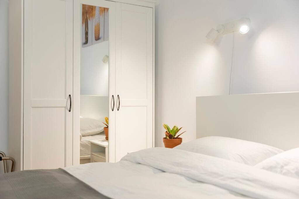 Ultra-Central University Square Apartament Apartament 부쿠레슈티 외부 사진